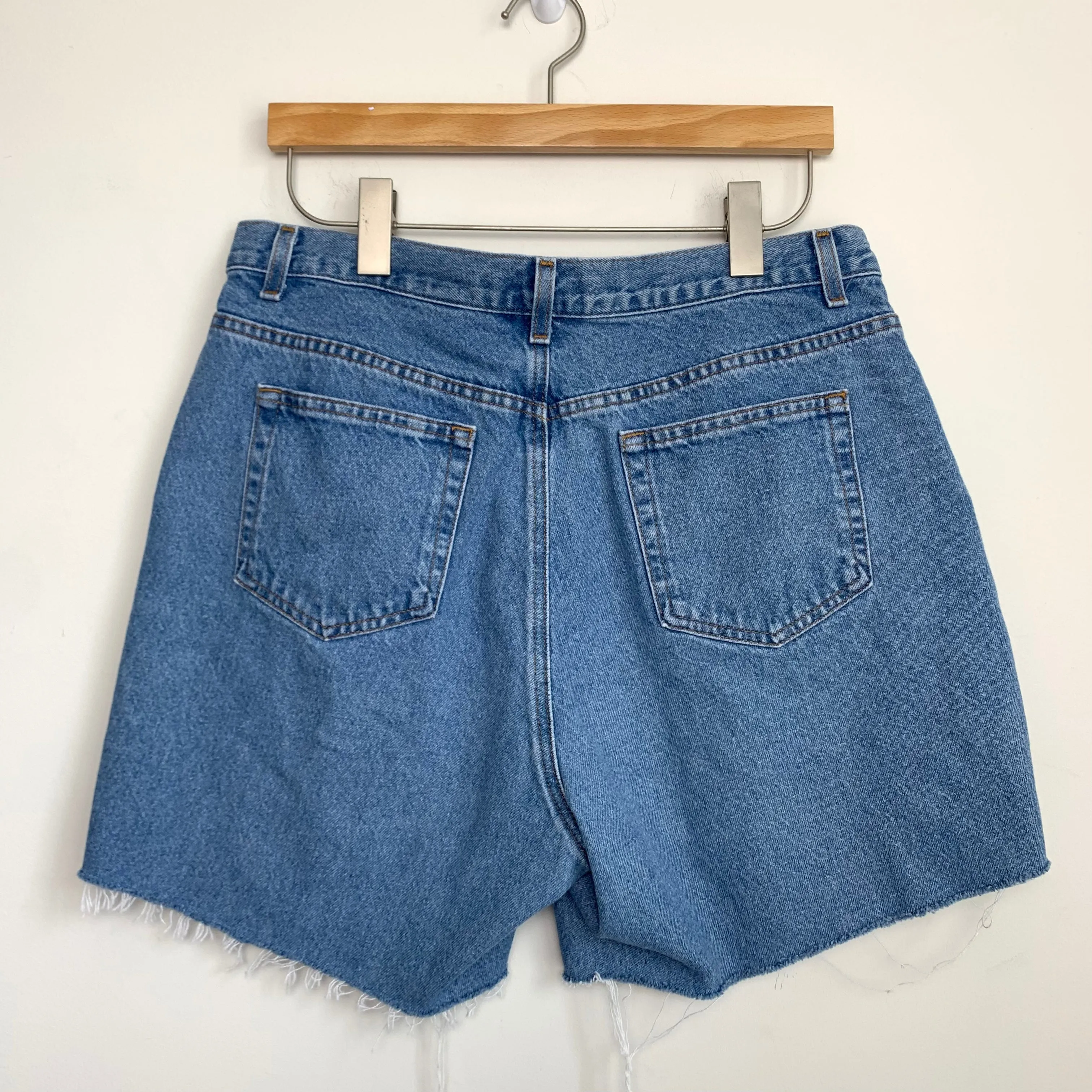 90s Liz Claiborne Denim Jean Shorts High Rise Cut Off Raw Hem Cotton 32”